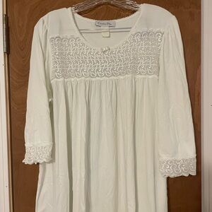 Christian Dior Nightgown 
22”pit to pit. 43”long